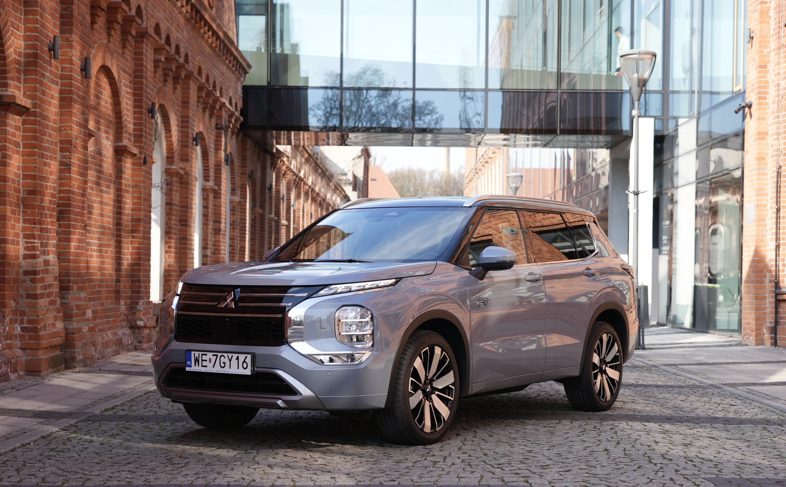 Mitsubishi-Outlander-PHEV