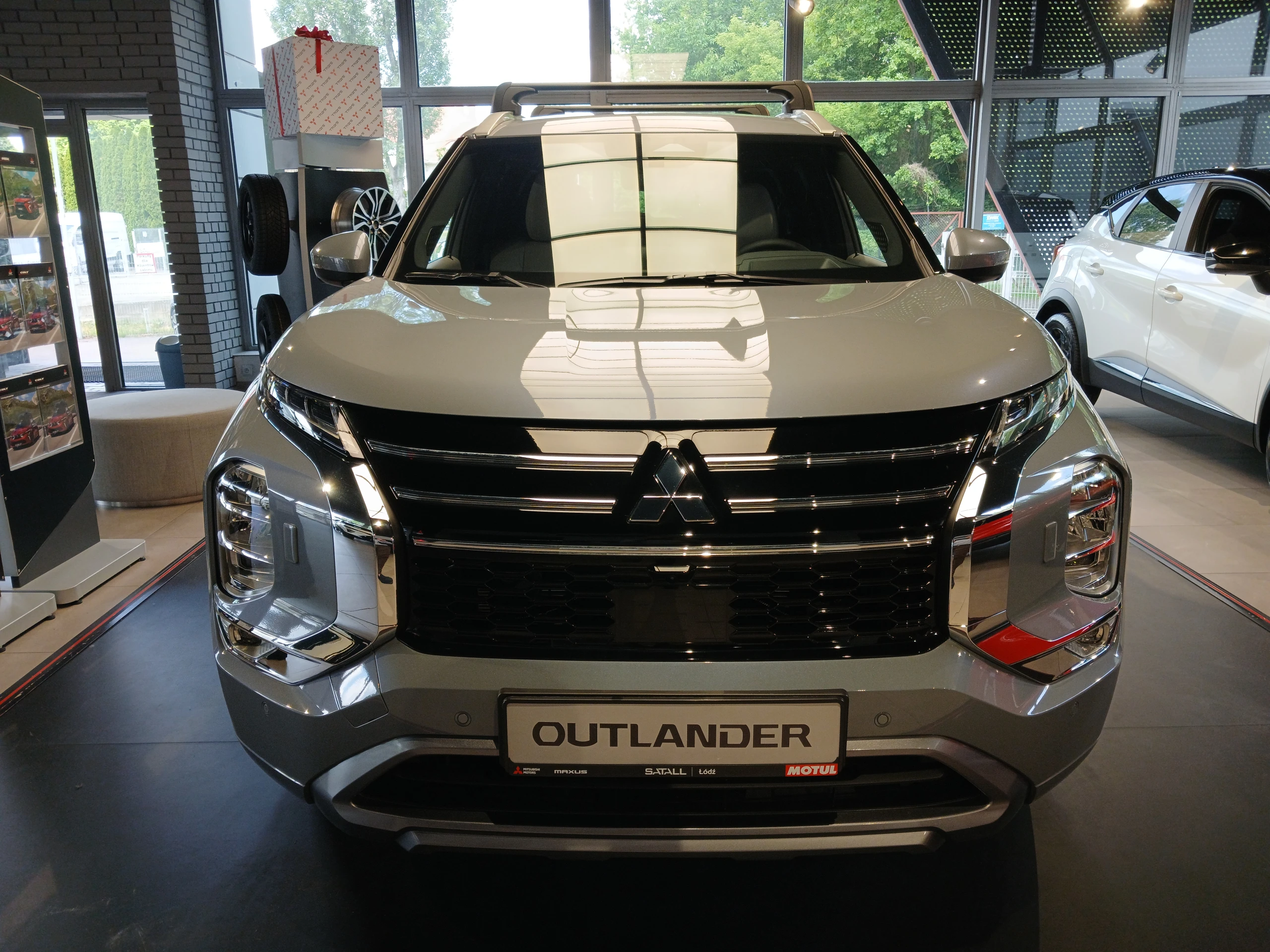Outlander PHEV - Zdjęcie 2